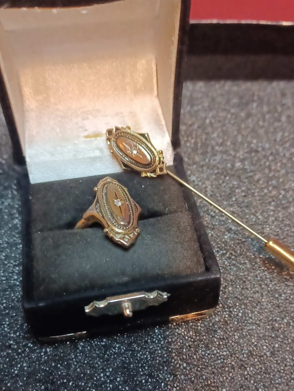 Avon Kennigston Set